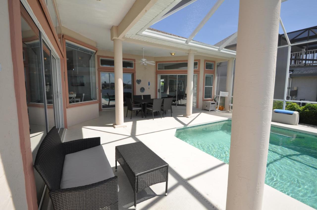 Sunset Bay Beautiful Pool Home - Bring Your Boat Or Jet Ski - Canal With Dock- Sleeps 10 - 4 Bd 팜 코스트 외부 사진
